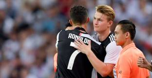 Ван дер Сар: Де Лигт ми напомня за Роналдо