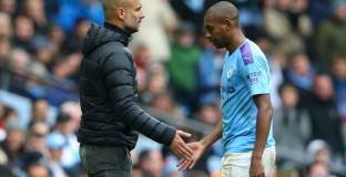 Фернандиньо остава централен защитник