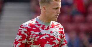 Ван де Бек си търси нов клуб