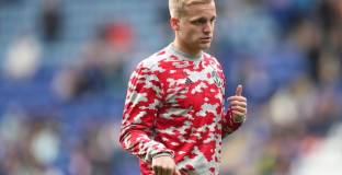 Бивш играч на Арсенал посъветва клубът да наеме Ван де Бек