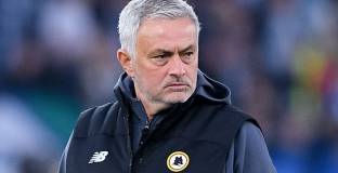 Моуриньо разкритикува терена