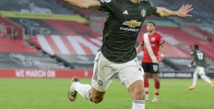 Кавани е вторият, който участва в три голови комбинации като резерва