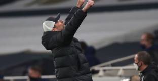 Клоп намекна, че ще купи защитник след травмата на Матип