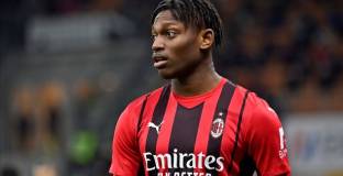   Барселона се интересува от Леао