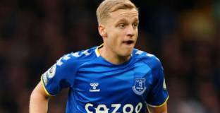 Ван де Бек иска да остане в Евертън