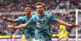 Нюкасъл задържа трето място с убедителна победа (видео)