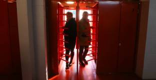 Ливърпул пусна служителите в отпуска