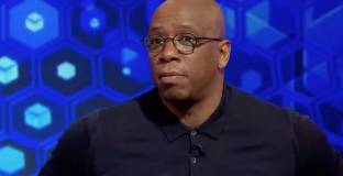 Тийнейджърът, заплашващ Райт, се яви в полицията