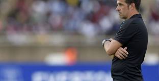 Силва: Евертън рискува, като не купи защитник