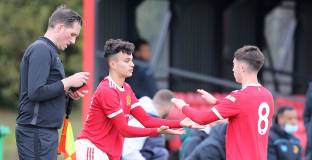 Синът на Гигс дебютира за Ман Юнайтед U-18 пред очите на Оле