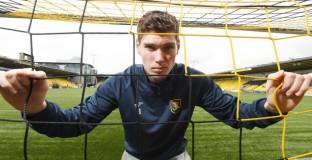  20-годишен вратар с рак на тестисите 