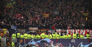 Арестуваха фен за расизъм в мача Ман Юнайтед - Атлетико