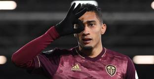   Барса поиска от Лийдс да отложи плащането за Рафиня