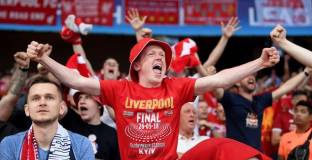 Фенове на Ливърпул разкритикуваха ръководството на клуба
