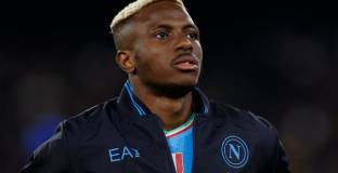 Адебайор: Моля се Осимен да дойде във Висшата лига 