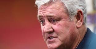 Феновете на Нюкасъл искат уволнение на Брус