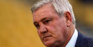 Стив Брус очаква решение след срещата със Стейвли