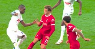 Невил: Джоунс не заслужаваше червен картон