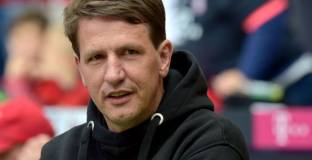 Клуб уволни мениджъра, той празнува с феновете