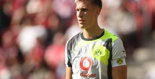 От Борусия Дортмунд не бързат с договора на Шлотербек