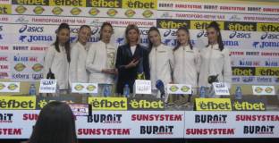 Ансамбълът и Весела Димитрова с наградите за отбор и треньор на септември