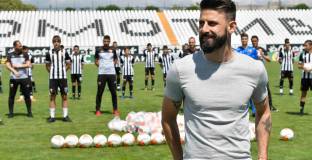 Димитър Илиев спази традицията и подари топки на ДЮШ на Локо Пловдив