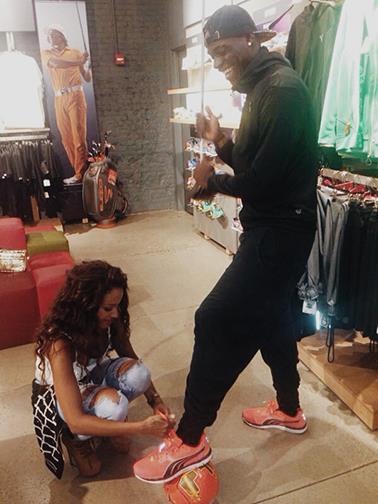 Освен как се слага тренировъчен потник, Марио май не знае и как работят връзките :D