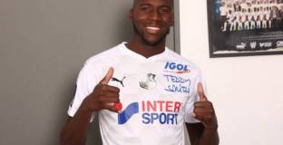 Нападател пристигна на 