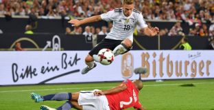 Кимих подобри постижение на Бекенбауер 