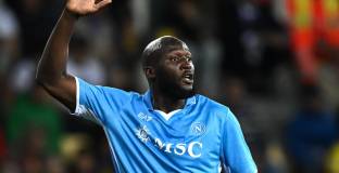 Фенербахче влиза в играта за Лукаку на фона на напрежение в Наполи