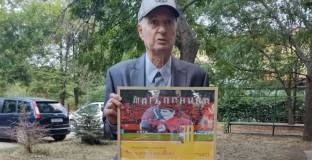 Фенове на ЦСКА засипаха Митата Якимов с подаръци