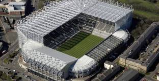 Нюкасъл няма да отстъпи на Арсенал