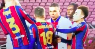 Мбапе заплашил Алба по време на мача