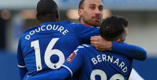 Евертън - Родъръм 2:1 