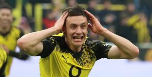 Дортмунд без проблеми срещу Аугсбург и затвърди второто място