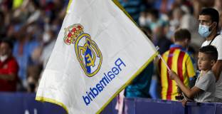 Фенове на Реал Мадрид скандираха политически лозунги