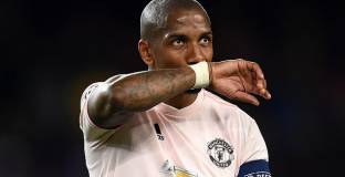 Фенове на Юнайтед обидиха Йънг на расова основа