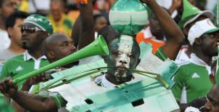 Изхвърлиха пиян нигериец от втория етаж 