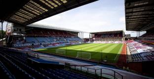 Астън Вила ще затрудни Челси