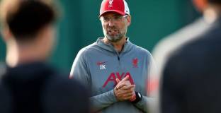 Клоп имал само един централен защитник за Челси