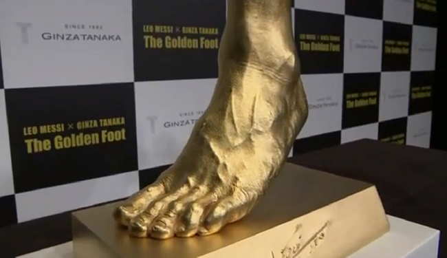  Японец направи скулптура на левия крак на Меси от чисто злато (3.5 милиона паунда)