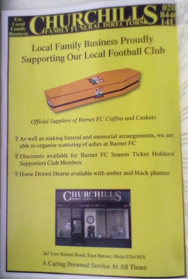 Феновете на Барнет се изненадоха от реклама на ковчези с логото на клуба, в програмата за мача