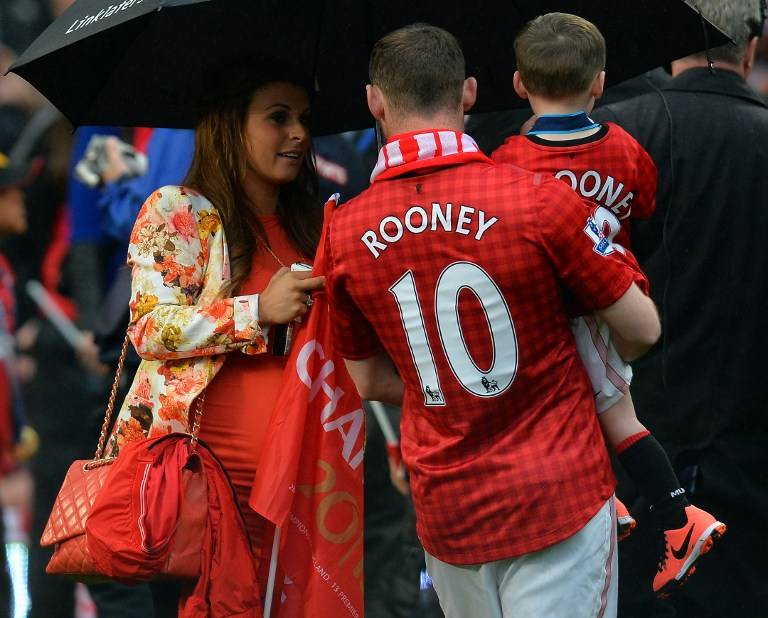 Невил: Рууни трябва да помисли