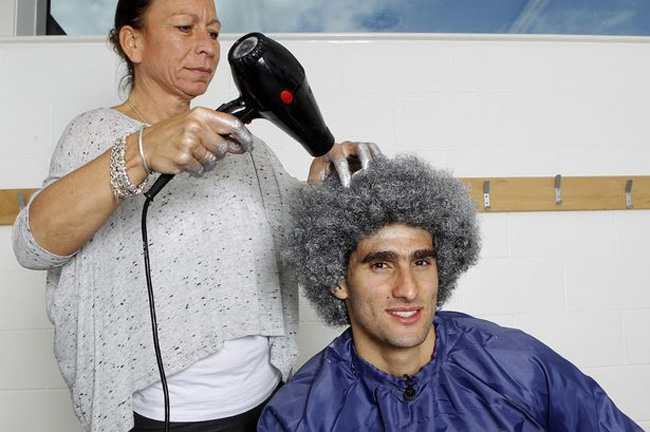  Фелайни спази обещанието си да се боядиса в сиво, след като бяха събрани 25000 £ за благотворителност