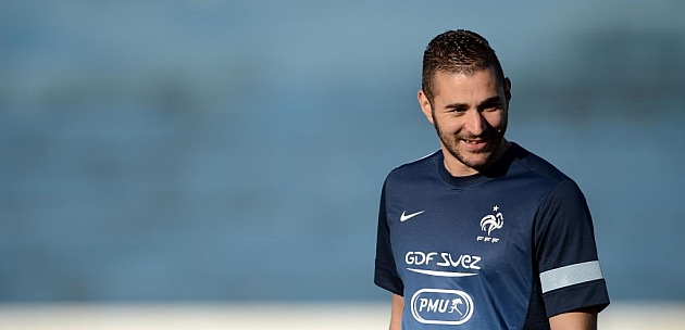 Оперираха Бензема