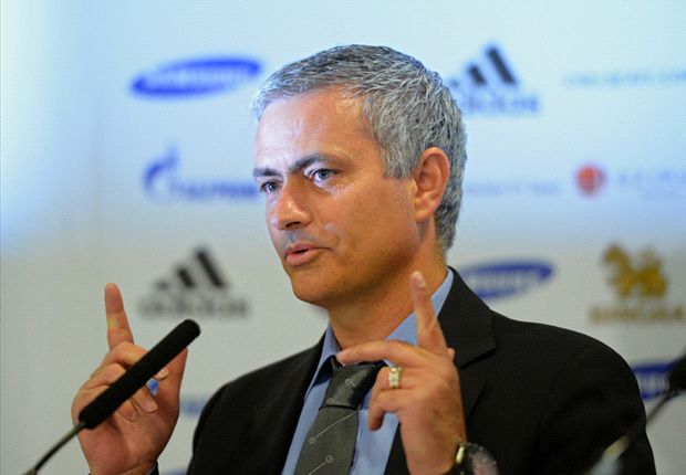 Моуриньо отказа да коментира евентуален трансфер на Рууни в Челси