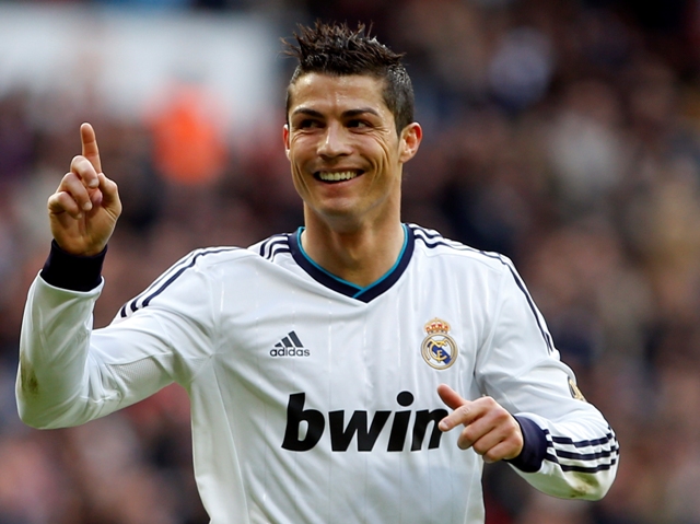 Реал Мадрид предложи 17 милиона паунда заплата на Роналдо