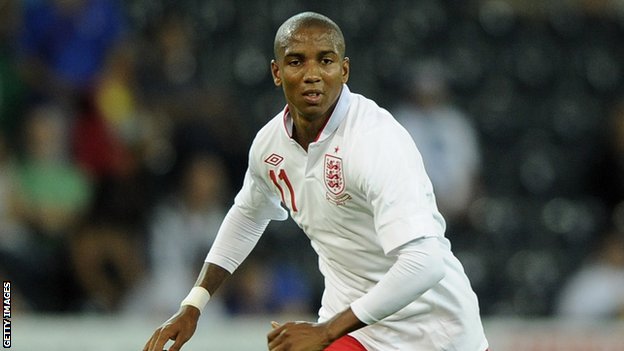 Йънг отпадна за мача с Шотландия