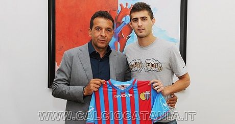 Катания подписа с аржентински национал