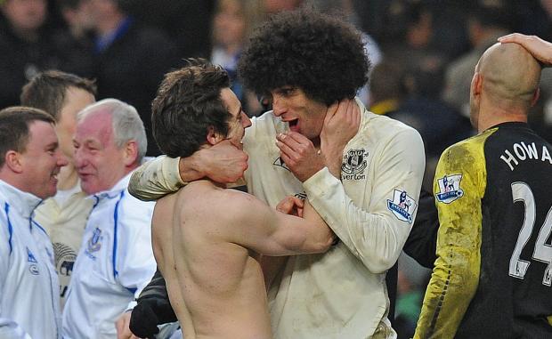 Юнайтед се връща към Фелайни и Бейнс с нова оферта